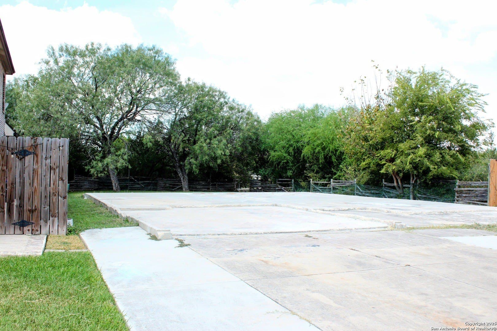 0.25 acres in Bexar County gallery image 3