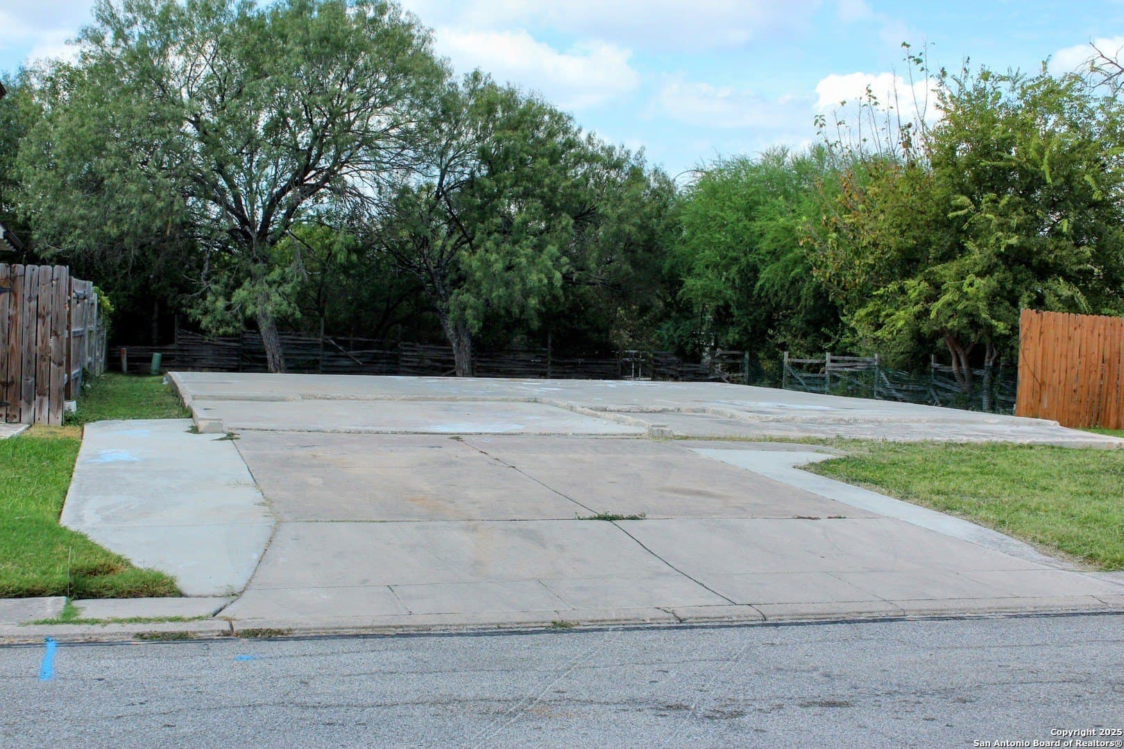 0.25 acres in Bexar County gallery image 2