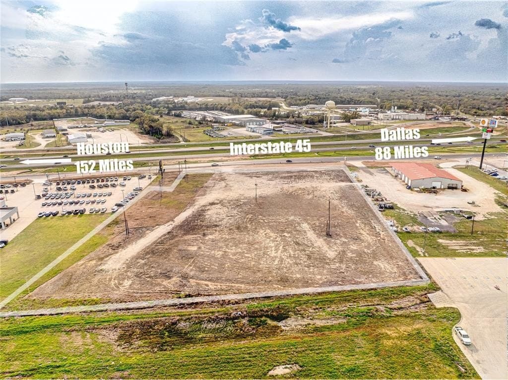 5.21 acres in Freestone County