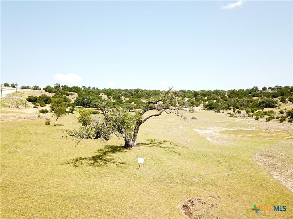 5.01 acres in Lampasas County