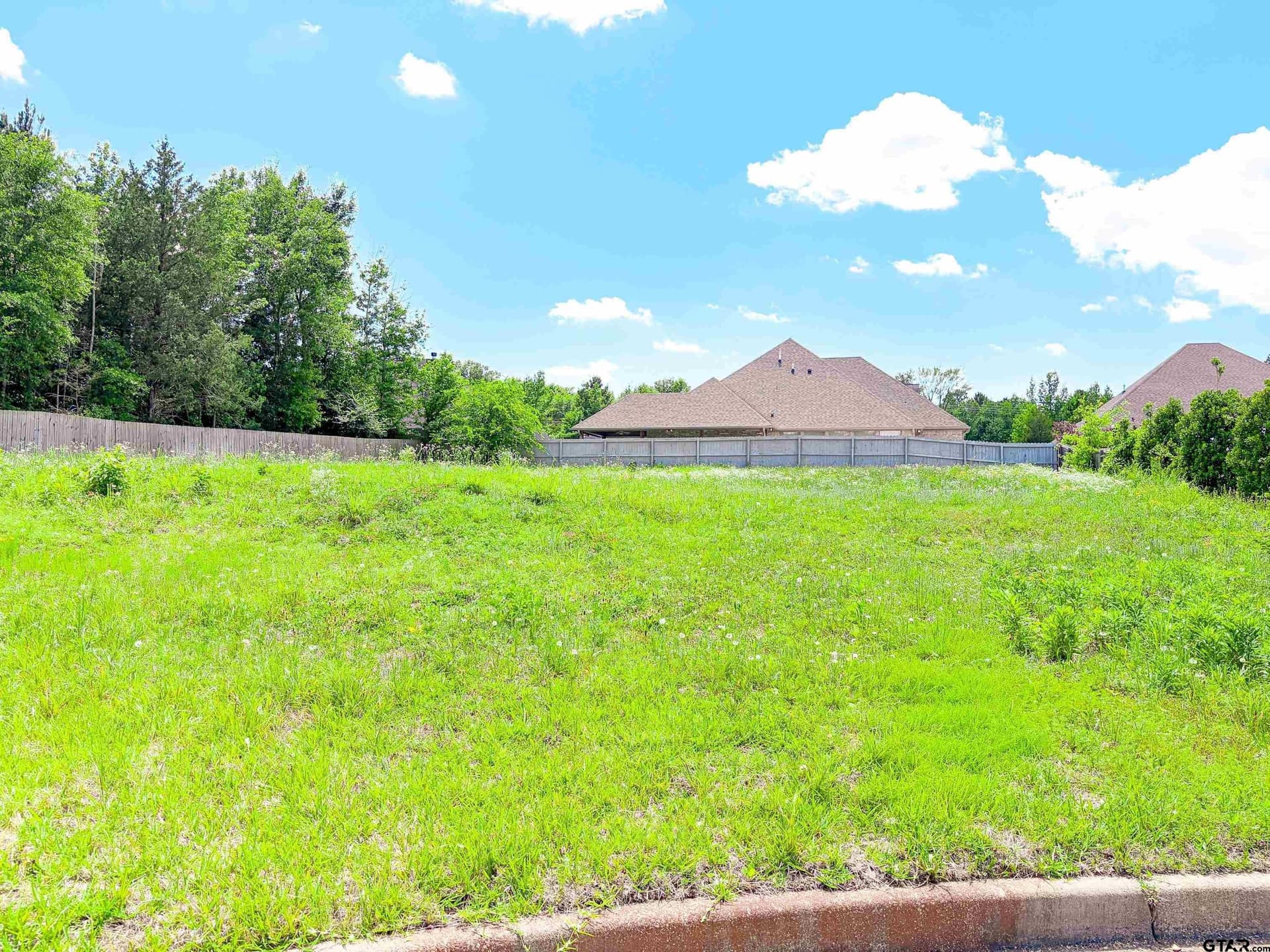 0.3 acres in Smith County
