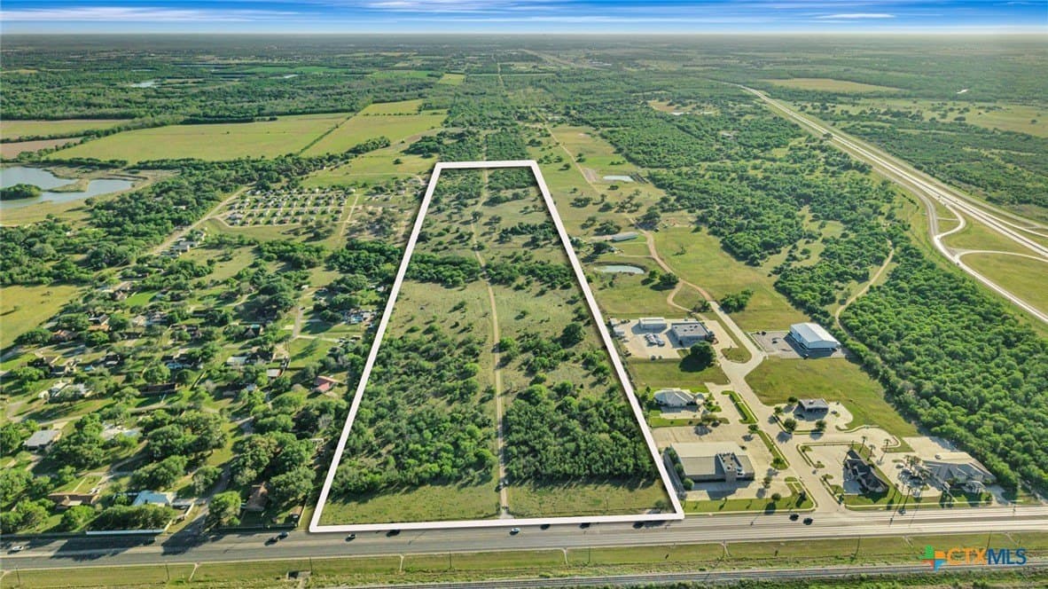 68 acres in Victoria County gallery image 2