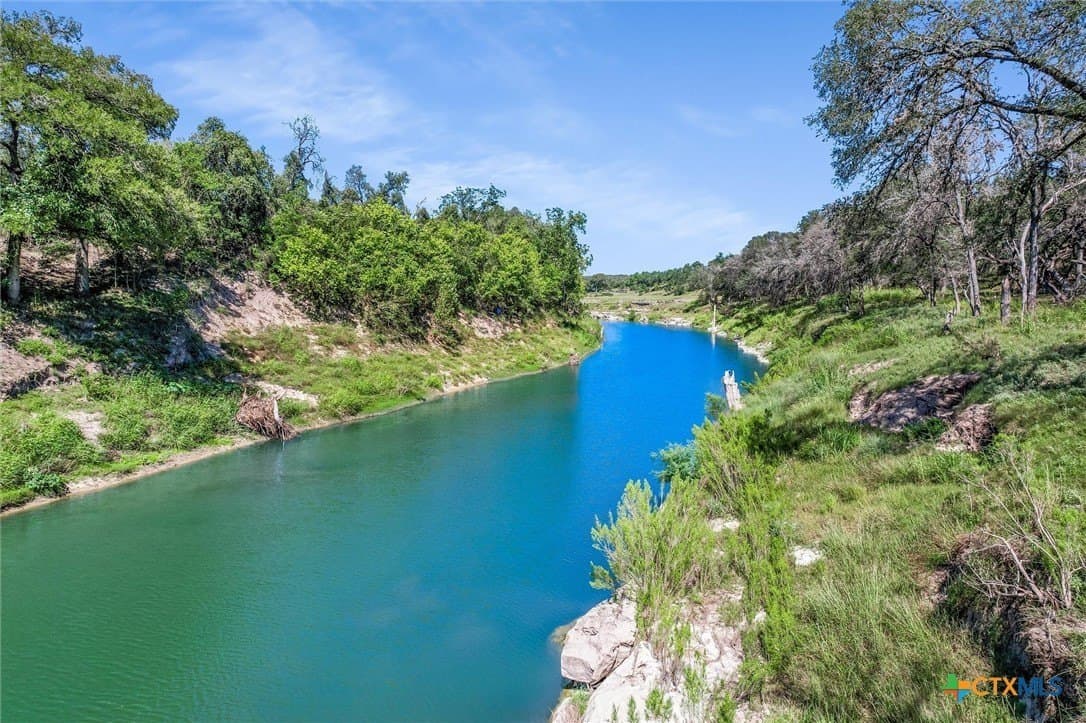 1.72 acres in Comal County gallery image 2