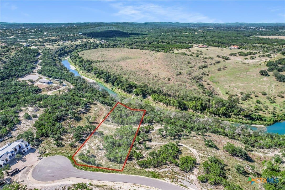 1.72 acres in Comal County gallery image 3