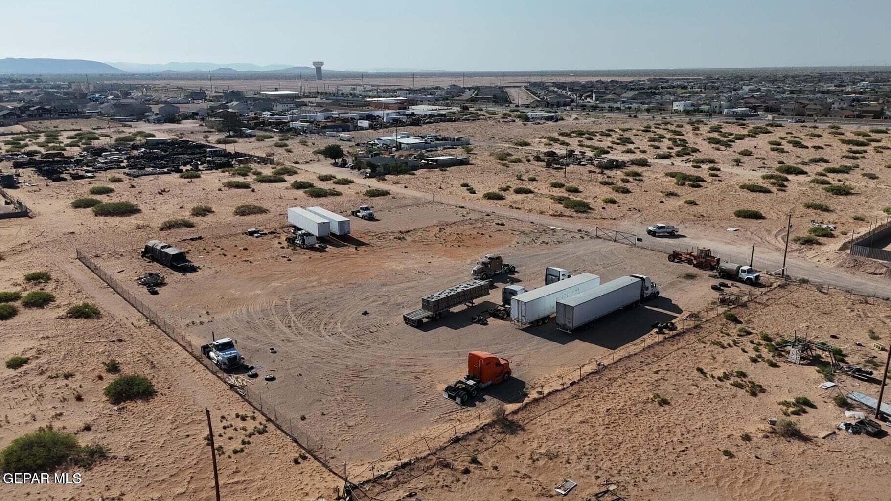 2 acres in El Paso County gallery image 3