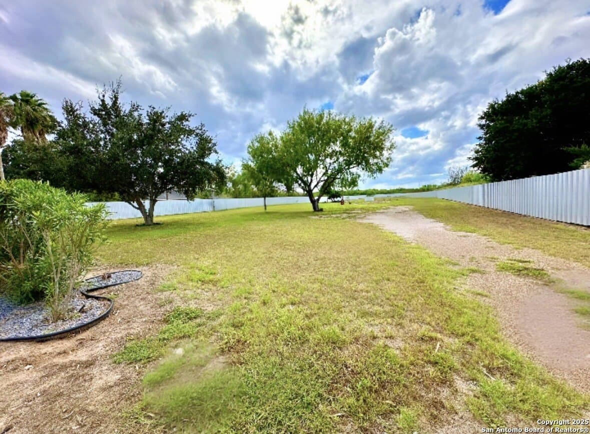 1.4 acres in Hidalgo County gallery image 2