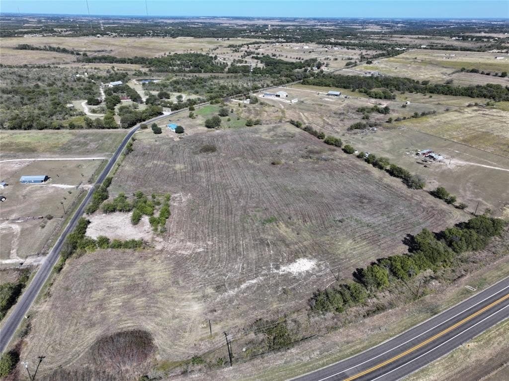 1.75 acres in McLennan County gallery image 3