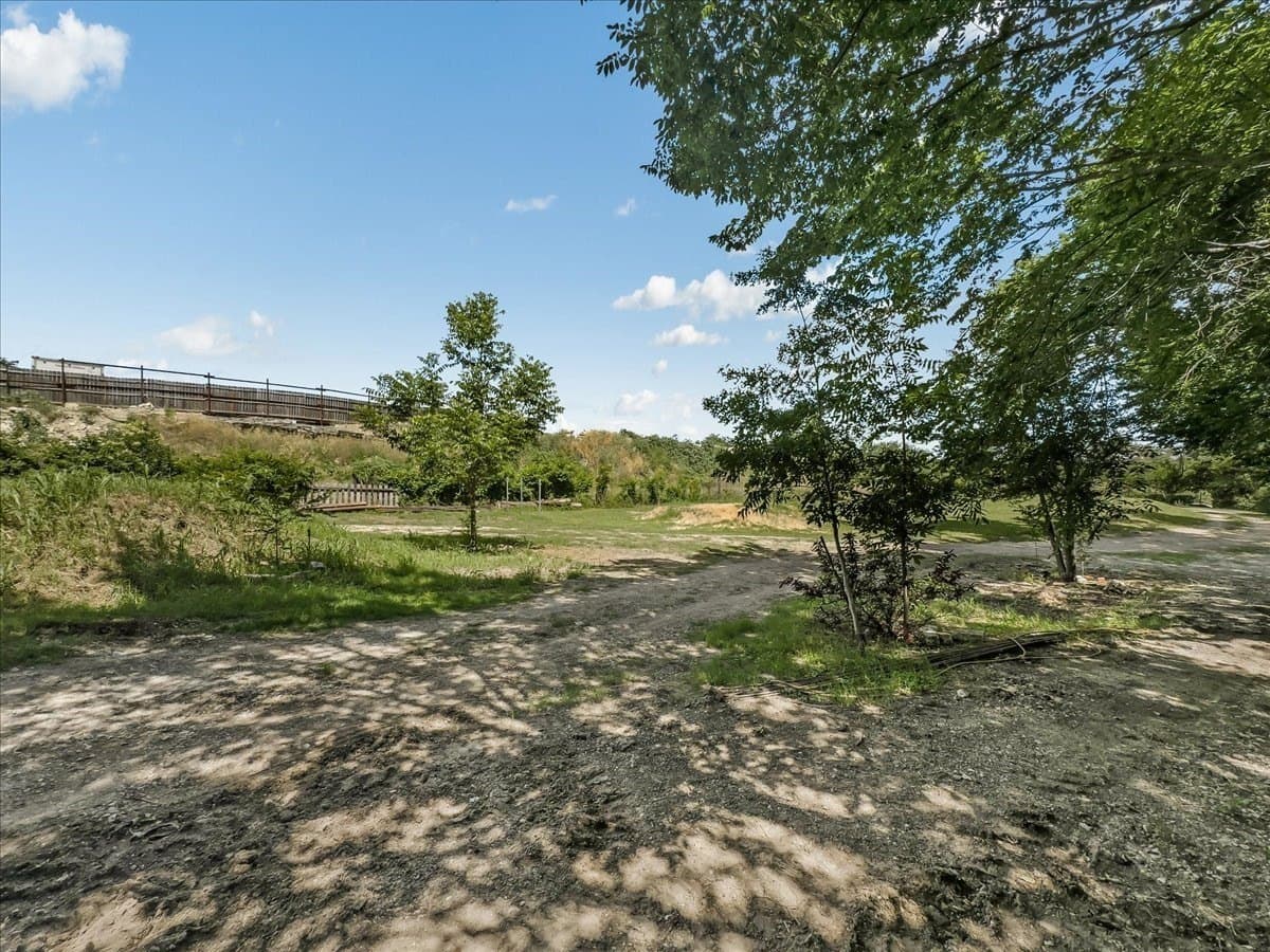1 acres in Dallas County - photo 9