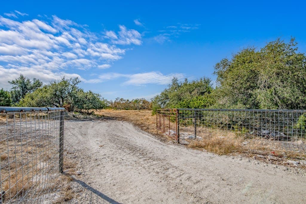 18.1 acres in Kerr County gallery image 4