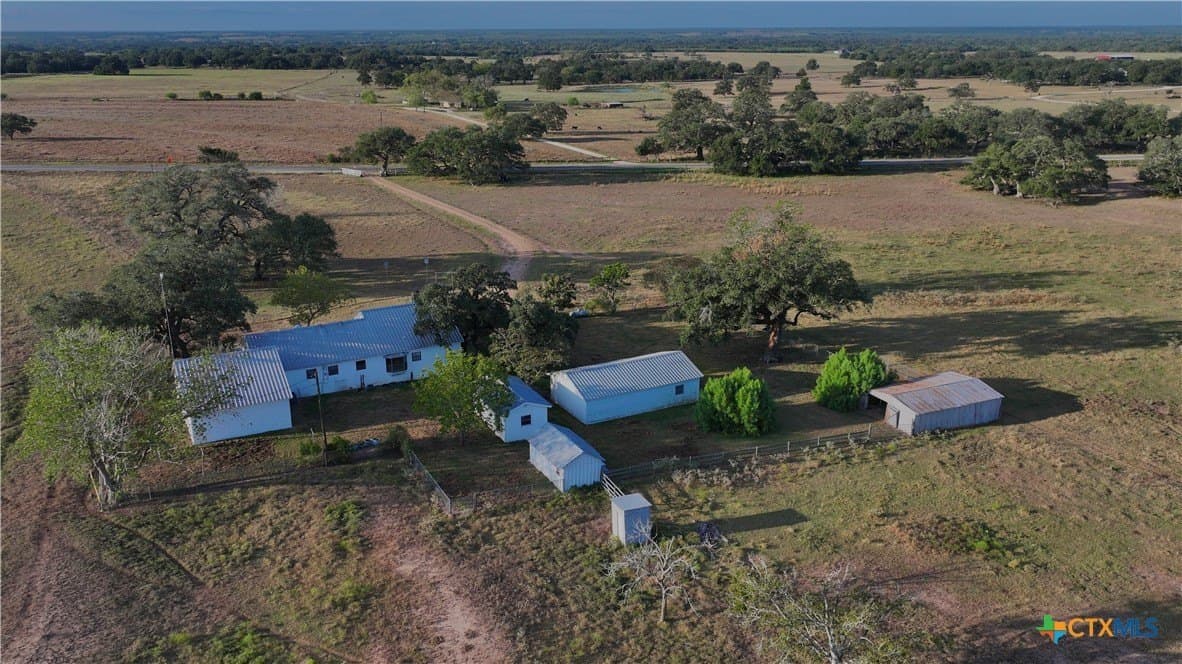 136.42 acres in DeWitt County gallery image 4