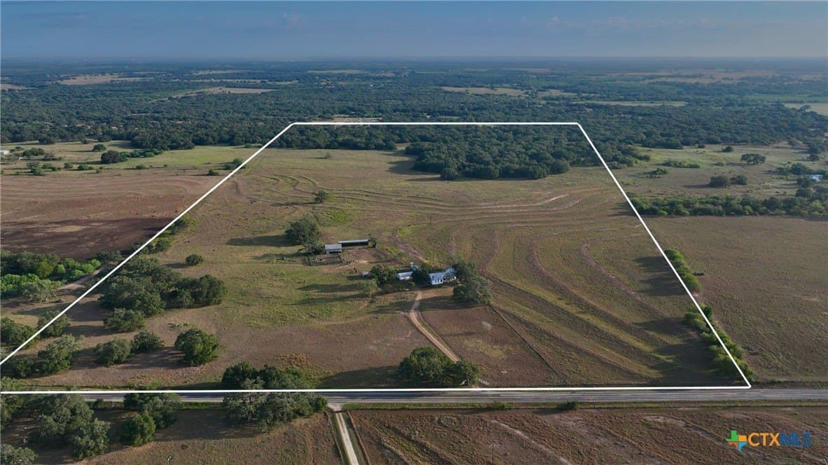 136.42 acres in DeWitt County gallery image 2