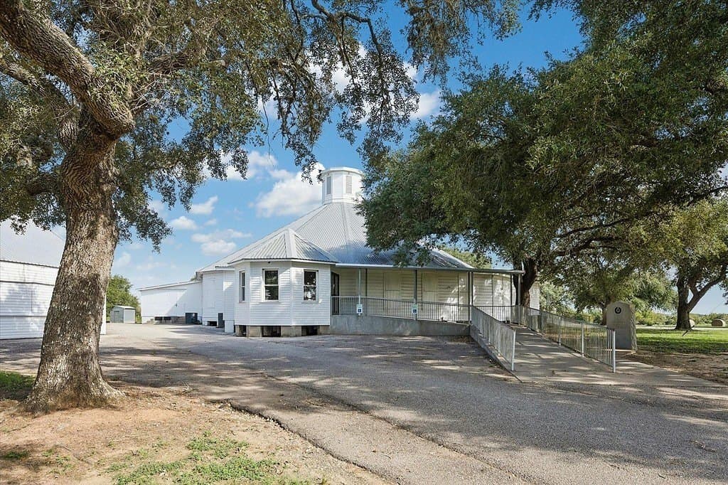 4.37 acres in Austin County - photo 9