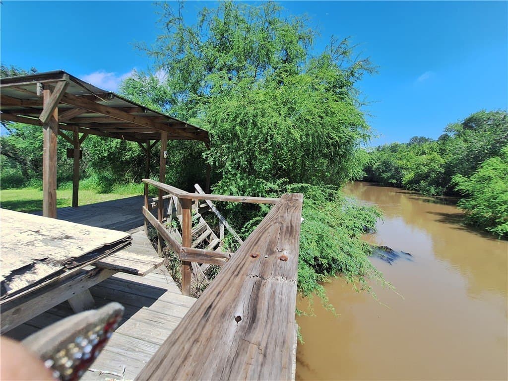 0.25 acres in Nueces County - photo 8