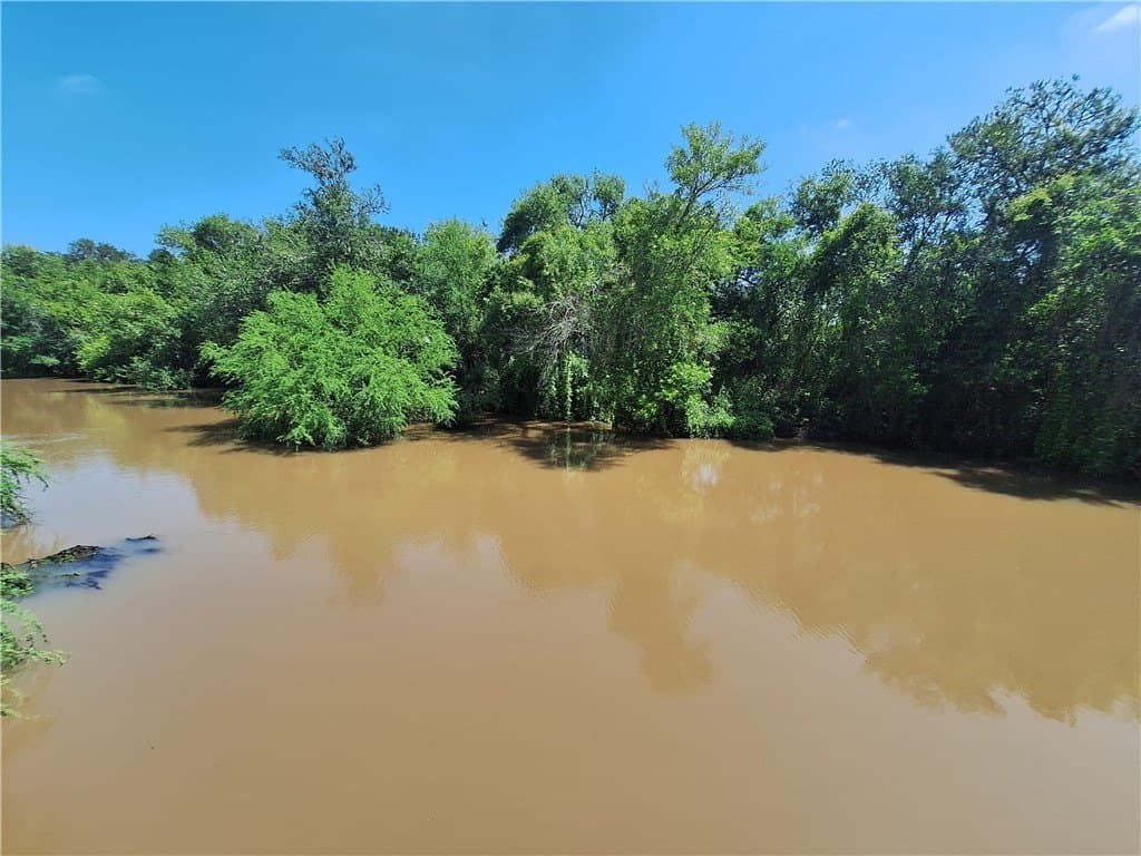 0.25 acres in Nueces County - photo 9