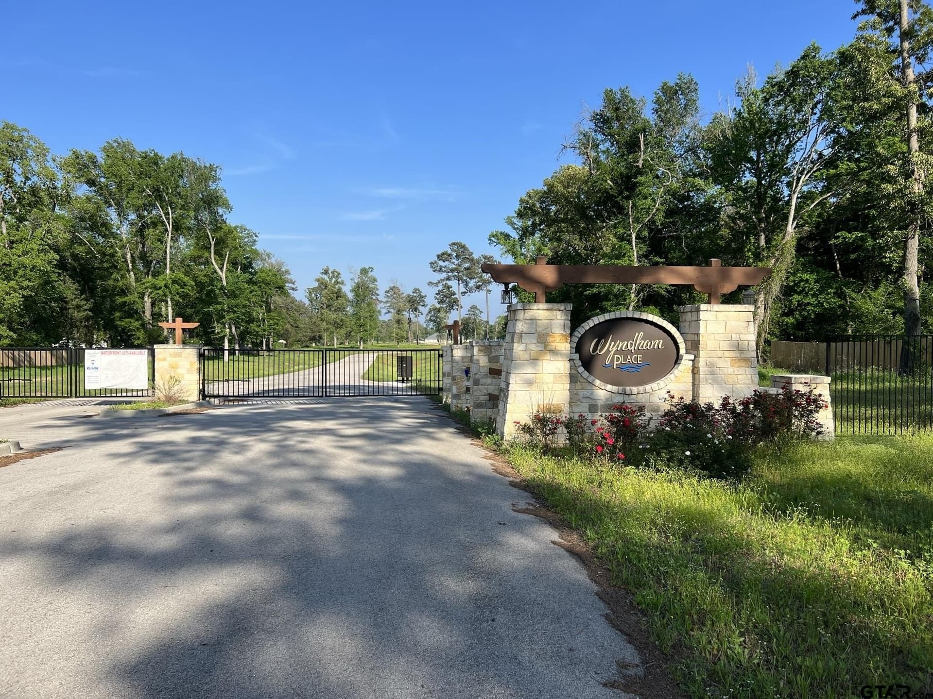 0.89 acres in Henderson County gallery image 4