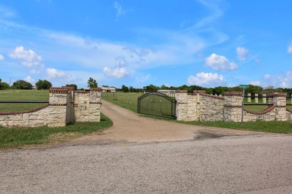 9.81 acres in Kaufman County gallery image 4