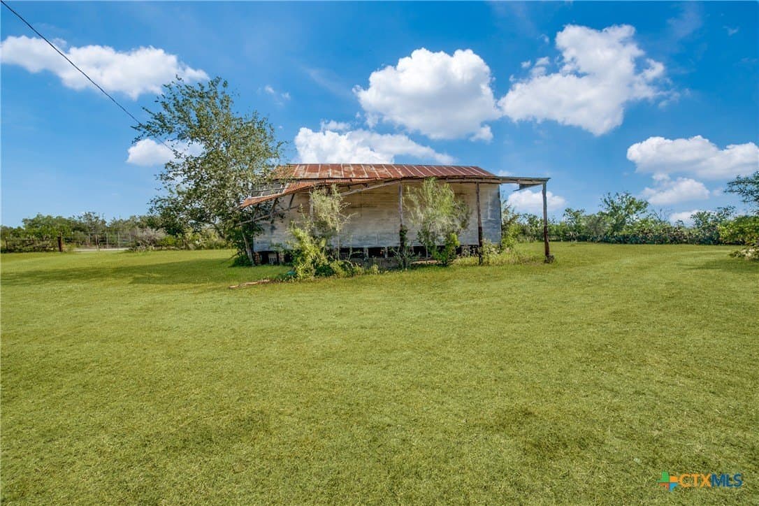 200 acres in Karnes County gallery image 4