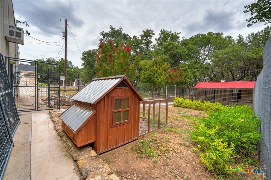 20 acres in Hays County - photo 8