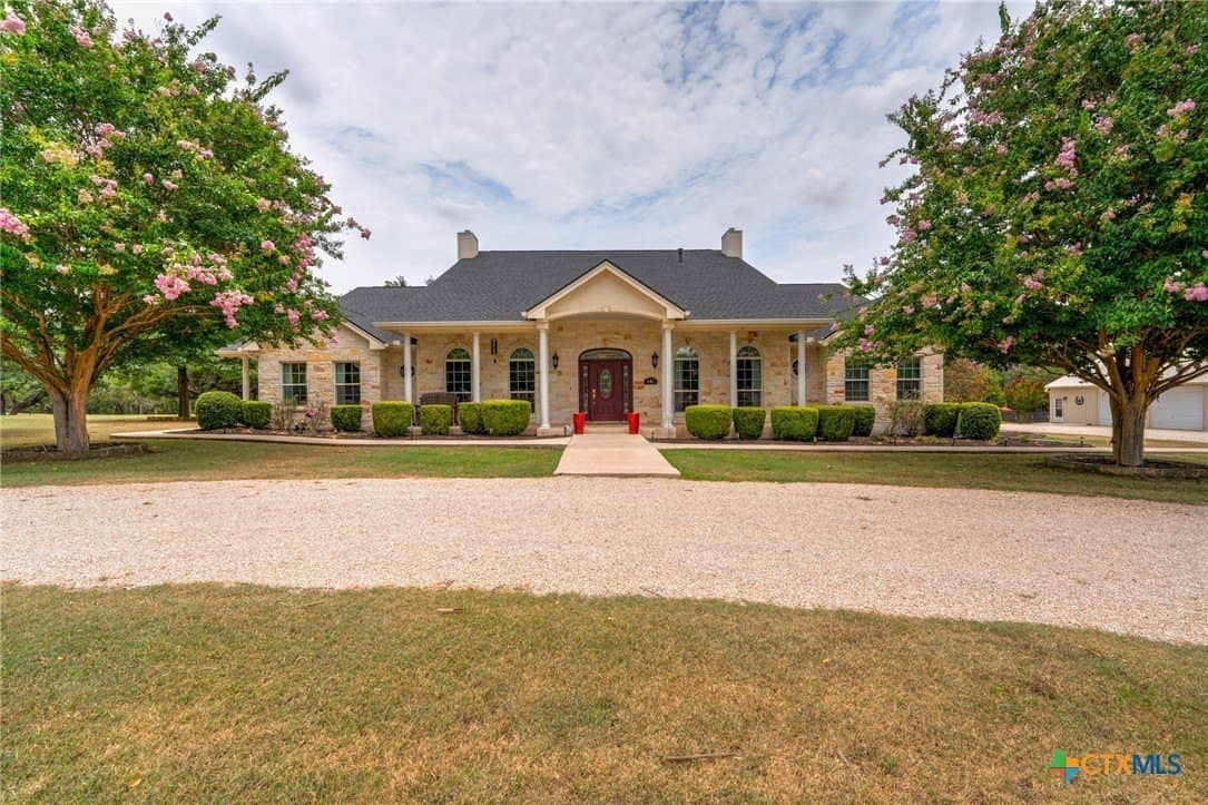 20 acres in Hays County