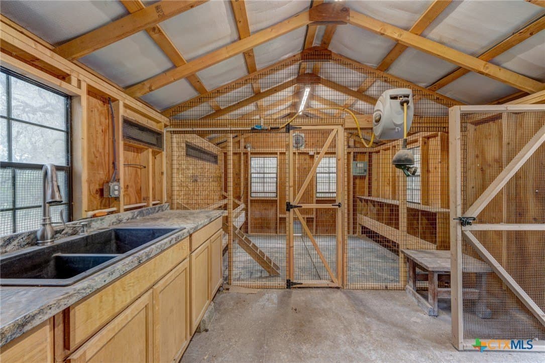 20 acres in Hays County - photo 7