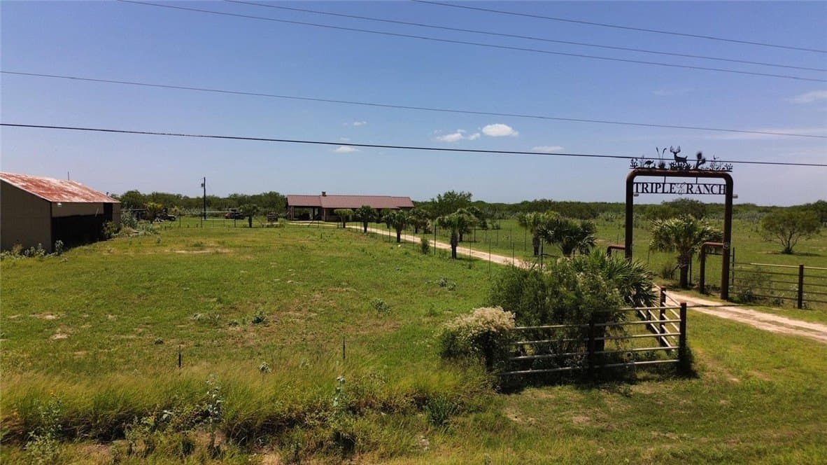 272.38 acres in Brooks County gallery image 4