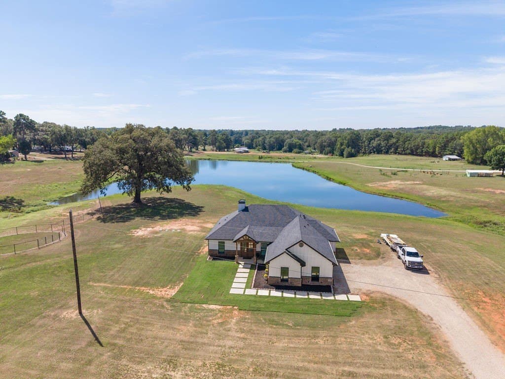10 acres in Smith County