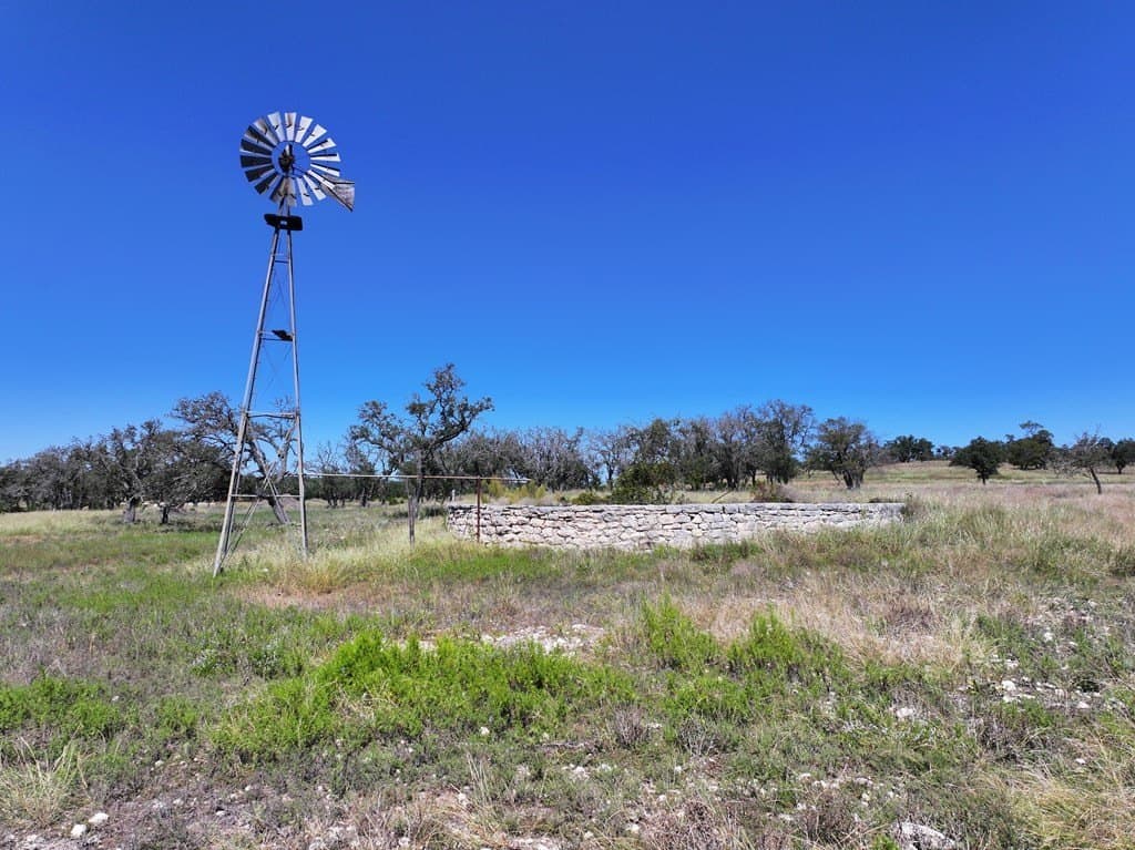 10 acres in Kerr County - photo 3