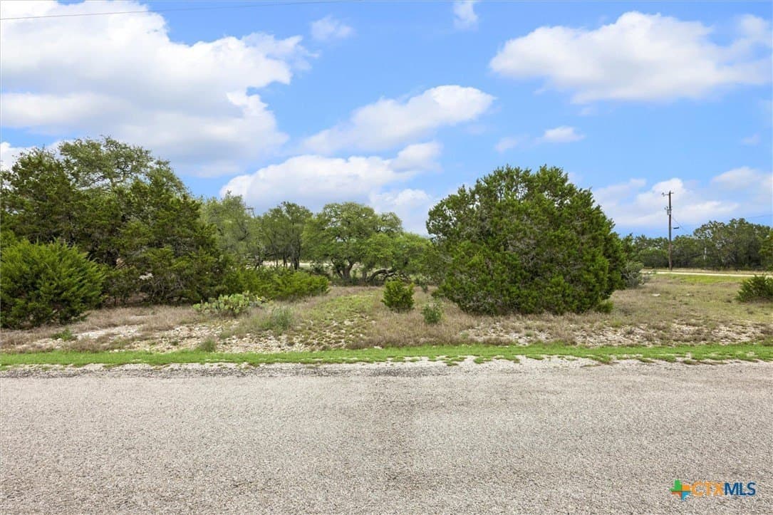 1.03 acres in Comal County gallery image 2