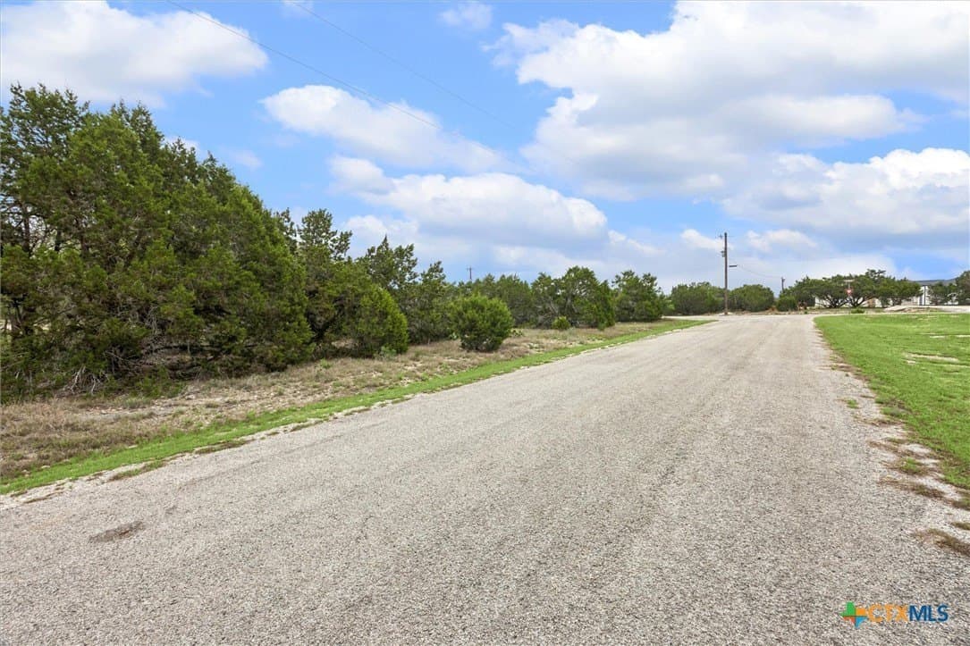 1.03 acres in Comal County gallery image 3