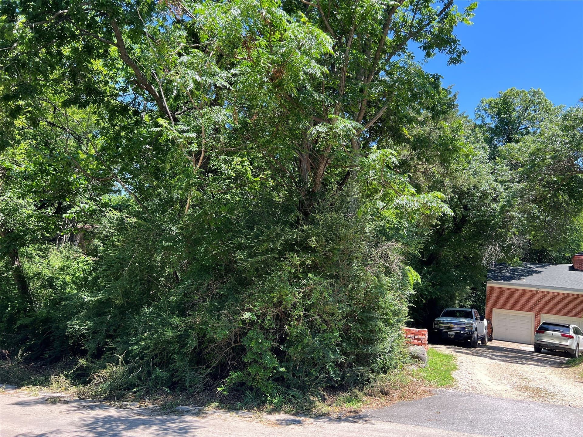 0.5 acres in Dallas County gallery image 4