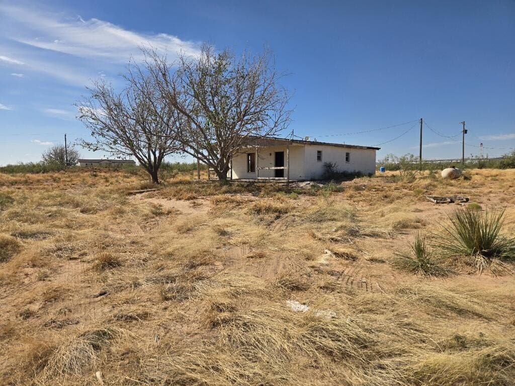 1 acres in Midland County