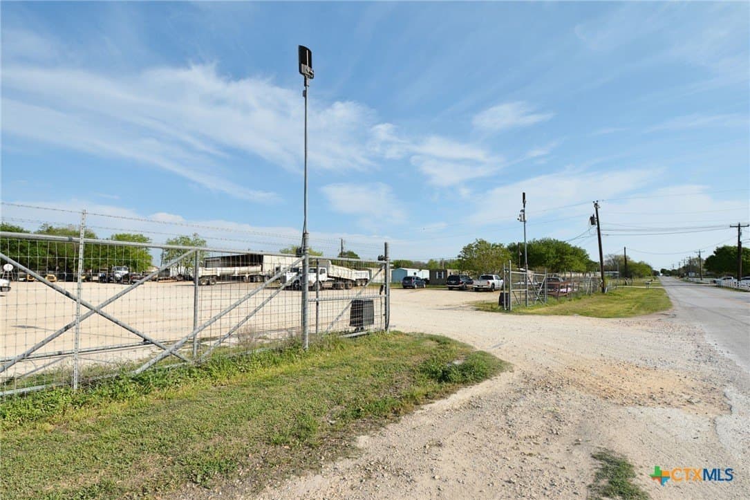 16.8 acres in Guadalupe County - photo 10