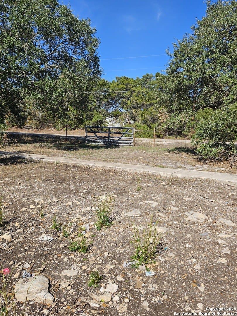 0.83 acres in Comal County gallery image 4