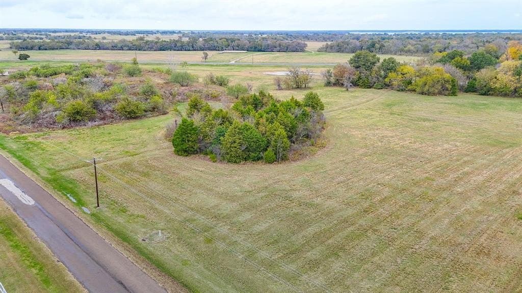 2.03 acres in Navarro County gallery image 4