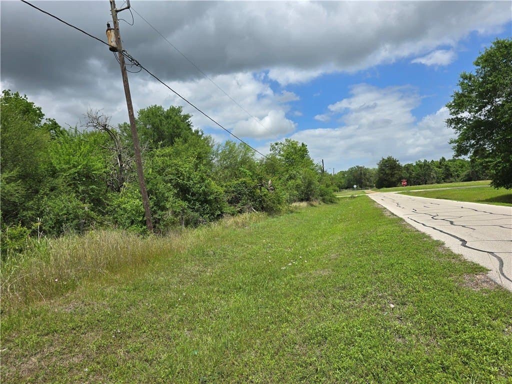 1.74 acres in AUSTIN County