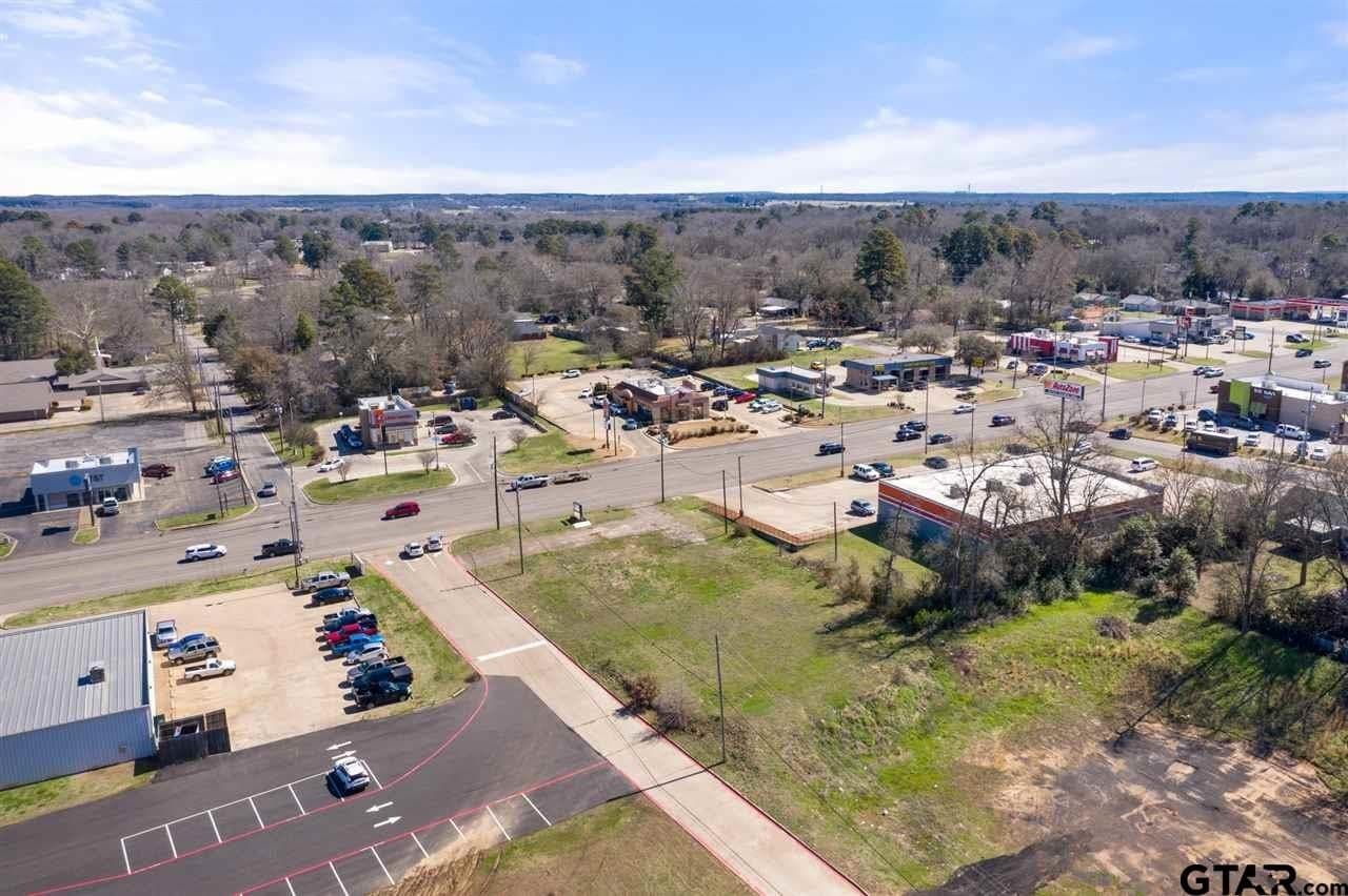 1.5 acres in Titus County gallery image 3