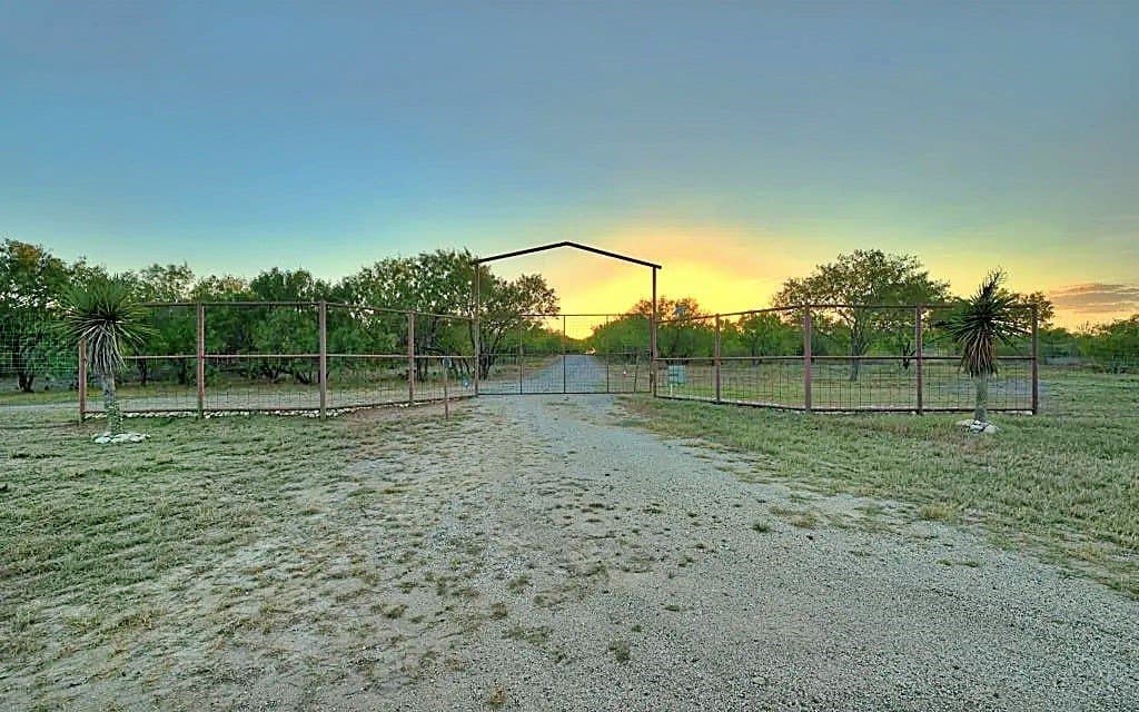 4.89 acres in Atascosa County - photo 42