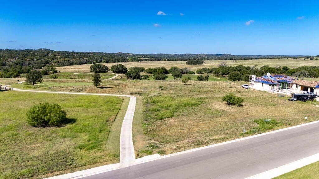 0.81 acres in Kerr County - photo 4