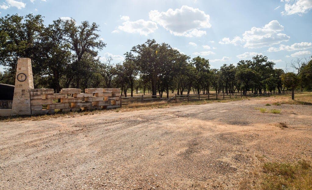 18.5 acres in Gillespie County - photo 2