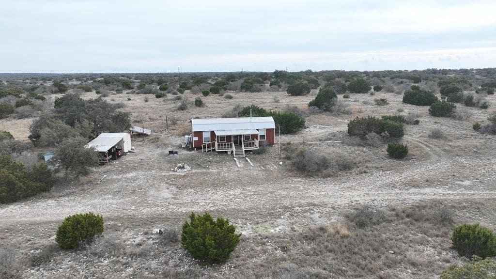 100.7 acres in Edwards County