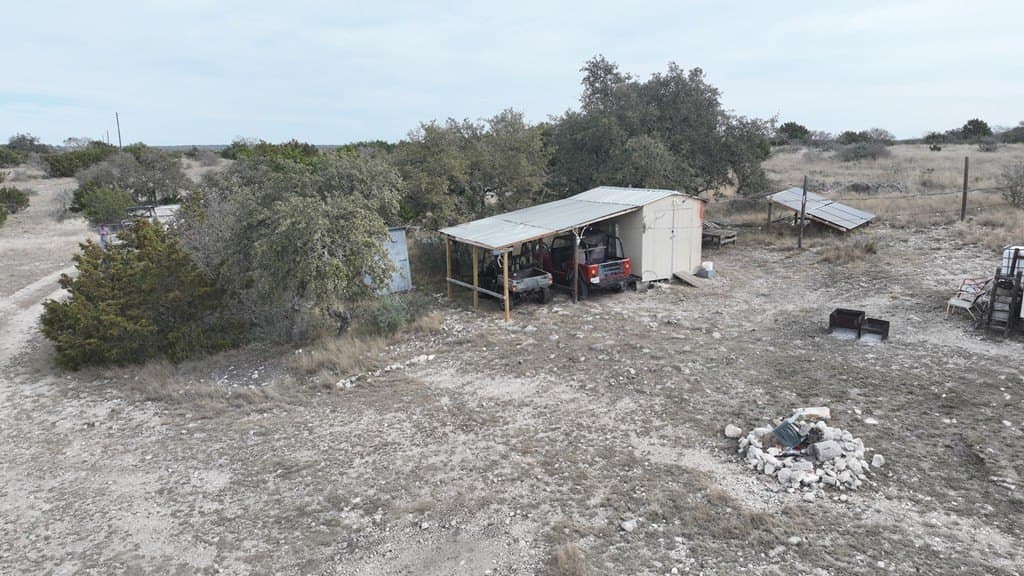 100.7 acres in Edwards County gallery image 3