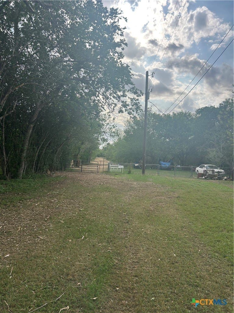 2.7 acres in Guadalupe County gallery image 2