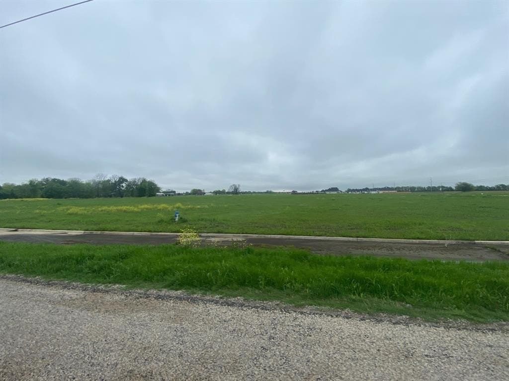 4.27 acres in Ellis County gallery image 2