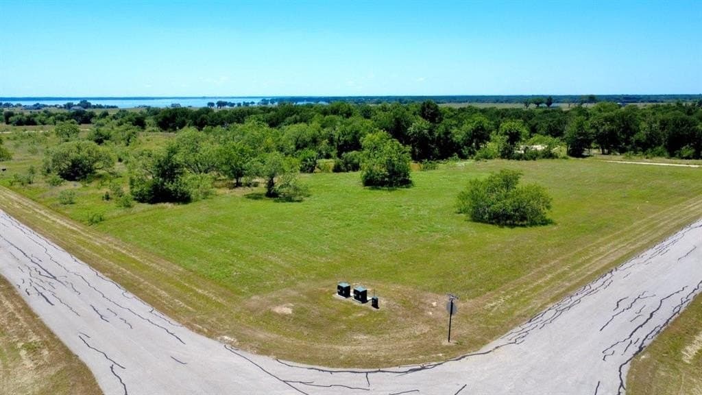 1.25 acres in Navarro County gallery image 4