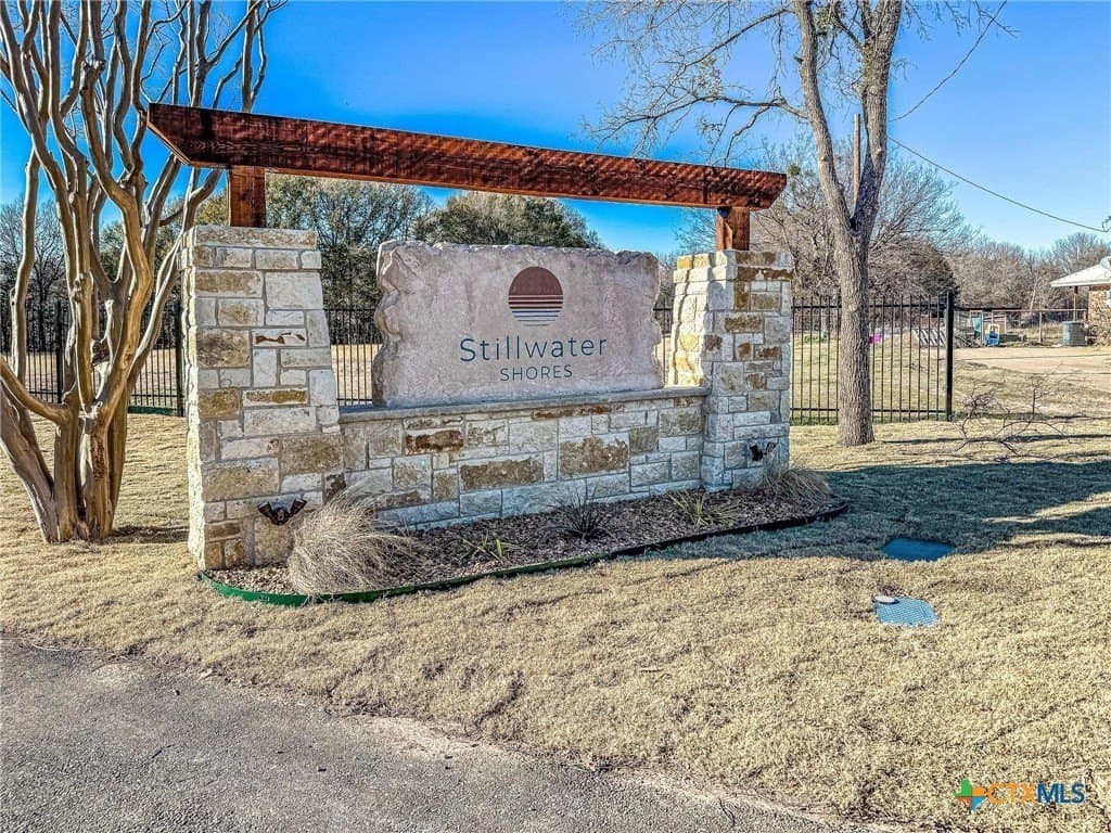 1 acres in Navarro County - photo 7
