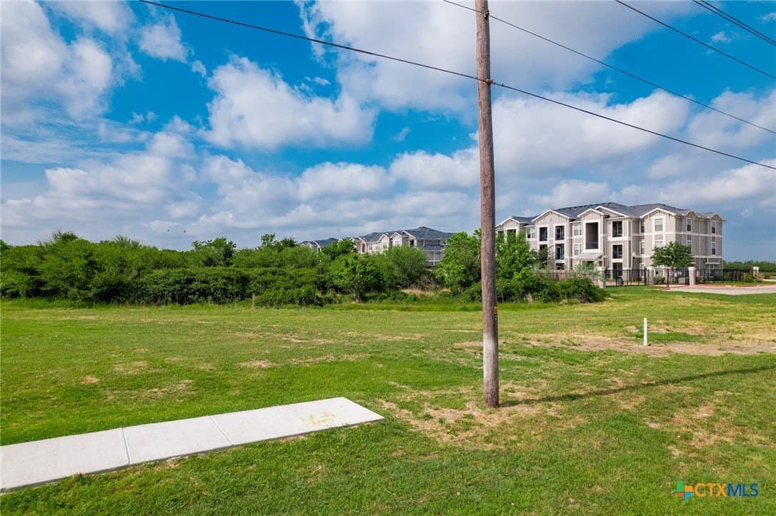 5.56 acres in Victoria County - photo 11