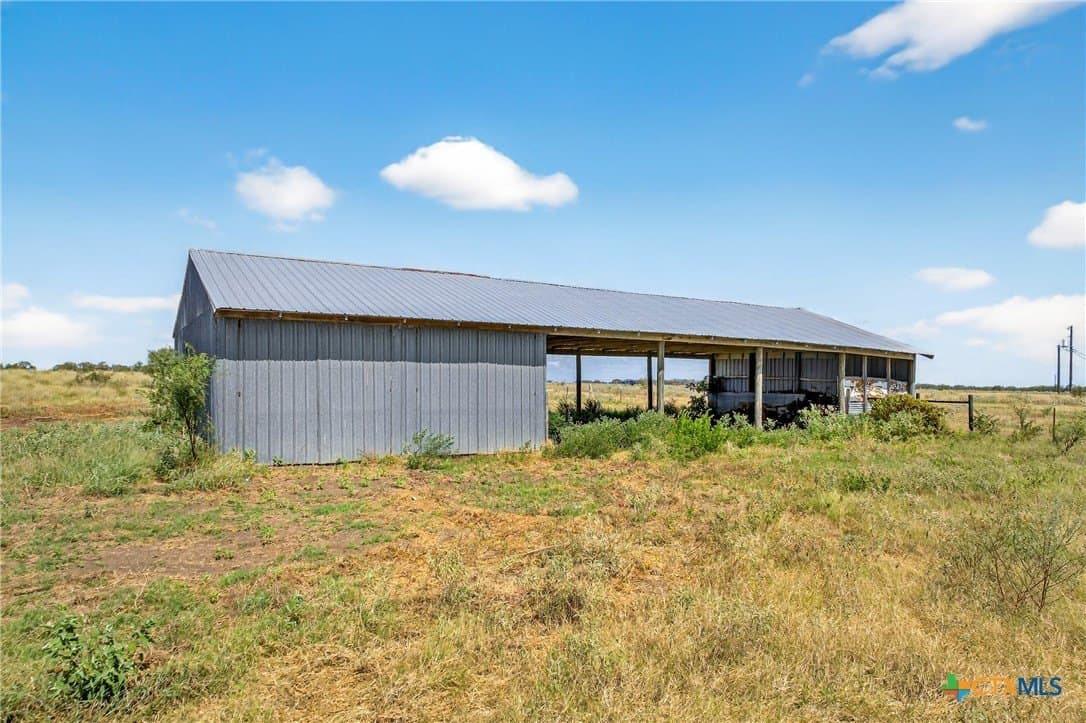 82.49 acres in Gonzales County - photo 9