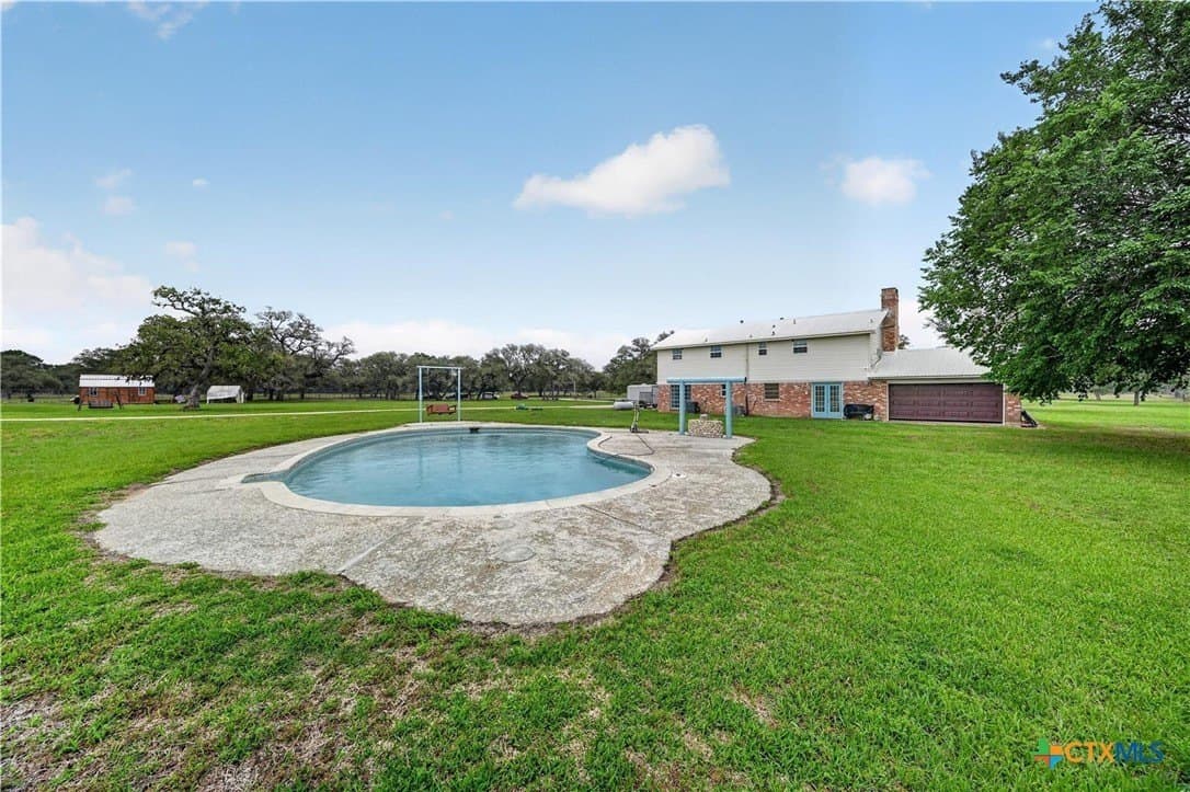 15 acres in Lavaca County gallery image 3