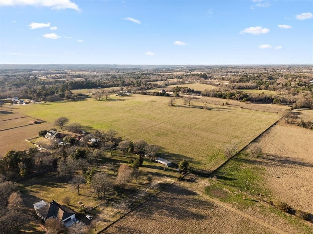 42 acres in Smith County gallery image 3