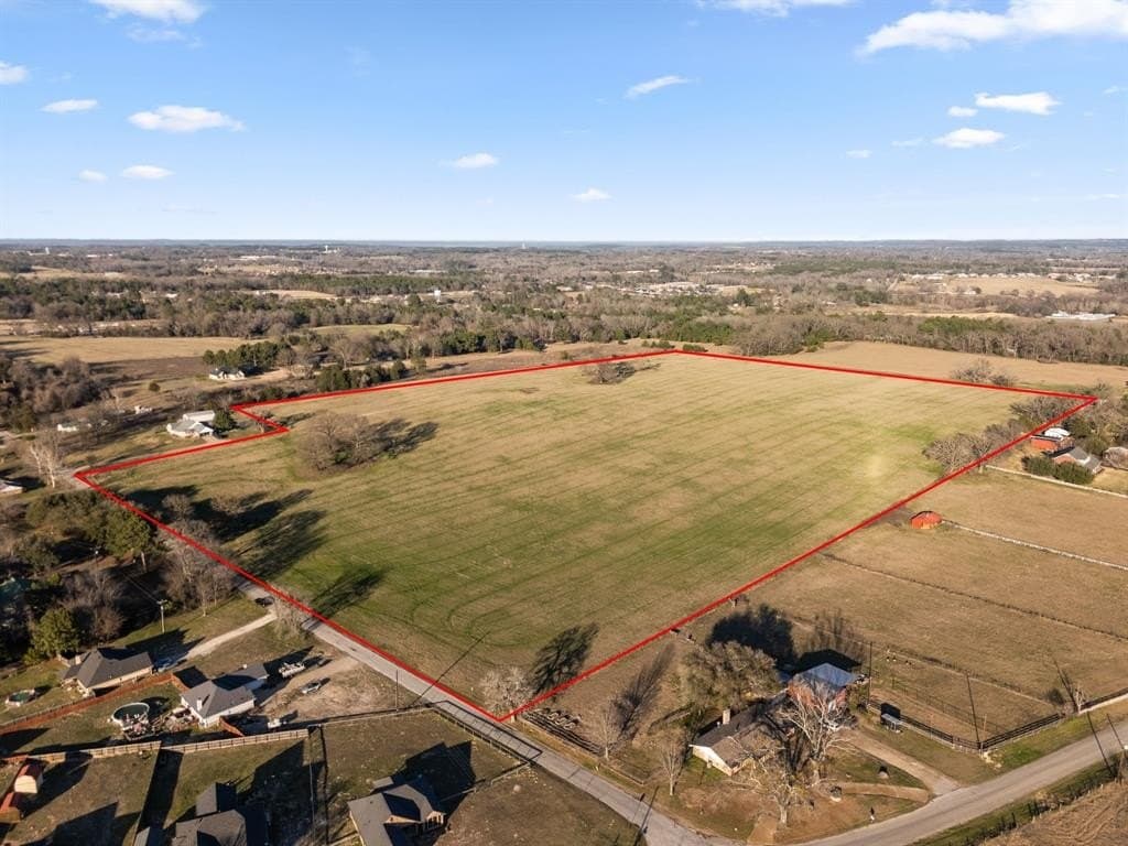 42 acres in Smith County